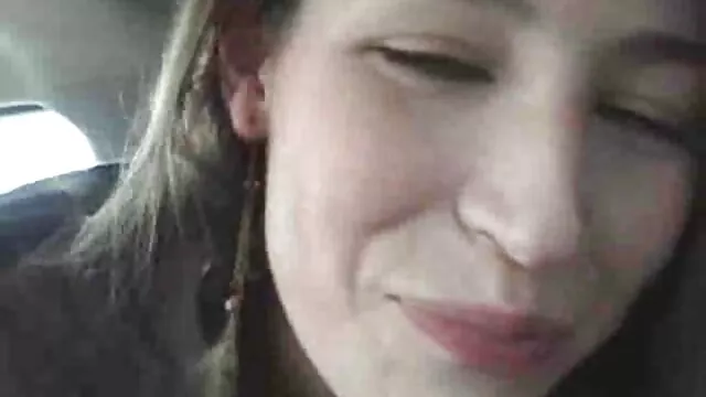 انگشتان پستانک قرمز روی مبل در حیاط و زیر آفتاب انگشت می کشند فیلم سکسی مادر در خواب
