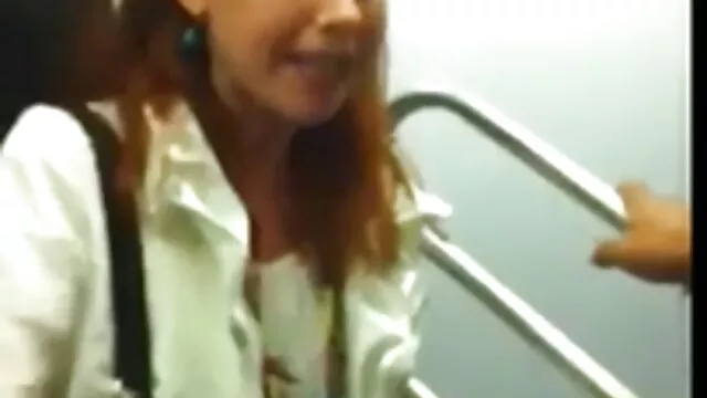 لزبین های سفید و سیاه به مامان جوردی سبک گوتیک BDSM آرایش می کنند و با ویبراتورها لعنتی می کنند