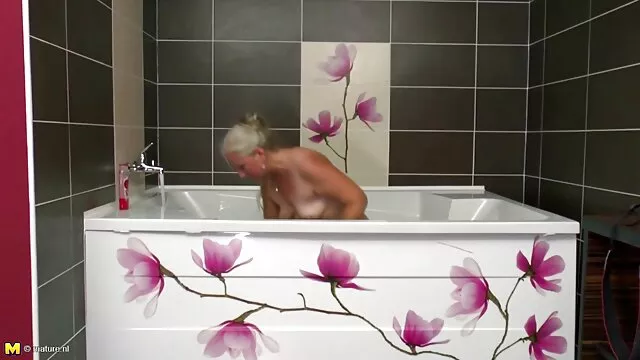 عکسبرداری به سکس مادر در خواب یک مهمانی پر تنش تبدیل شد