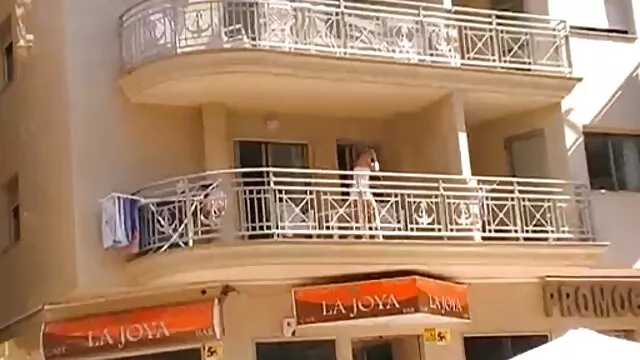 بور با مشبک شکاری از cunnilingus ناله می کند و در خانه رابطه جنسی برقرار می فیلم سکس زوری با مادر کند