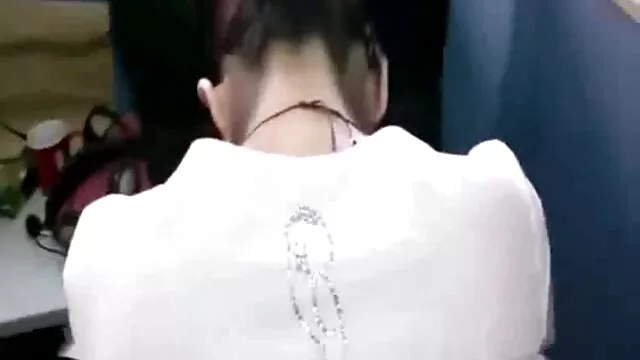 وانت عمومی بلند می شود و با یک بور دراز می شود سکس فرزند با مادر