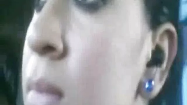 مردی خروس بلوند سکسی را با جوراب سکس مادر بالغ و دوست دختر خود می کشد