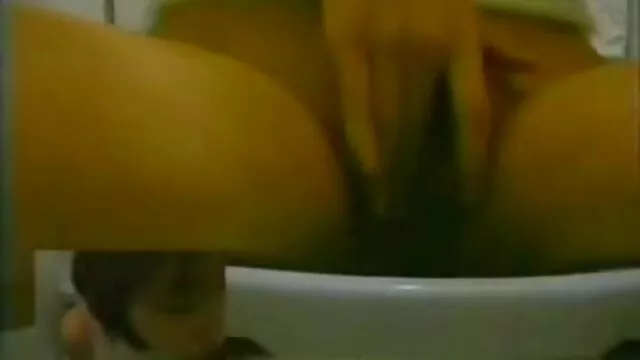 زیبایی جوان زیبا پیرمردها سکس مادر خانوادگی را برای عشق ورزیدن اغوا می کند