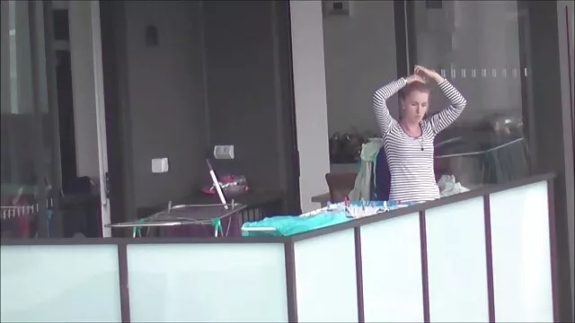 بچه ها با عینک در فضای باز عشق می ورزند سکس مادر بالغ