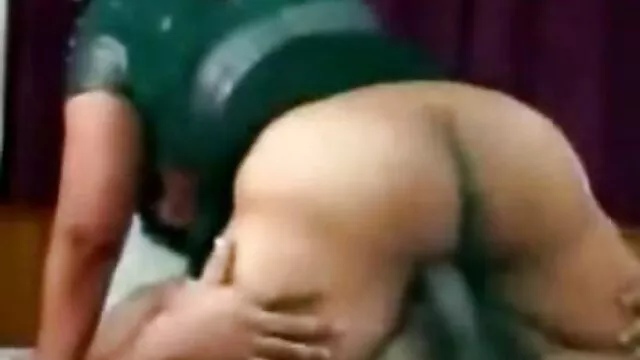 دانشجو سکس یا مادر باسابقه باتجربه روی صورت