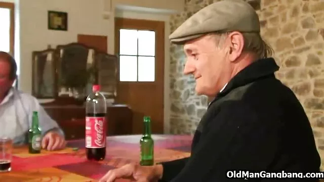 سگ ماده بلند پا جوانه را باز فیلم سکس زوری با مادر کرد