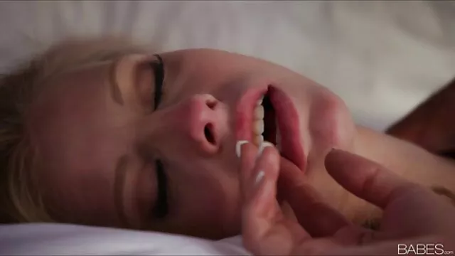 از فیلم سکسی داستانی مامان عشق ورزیدن به یک نمای نزدیک غریبه فیلمبرداری شده است